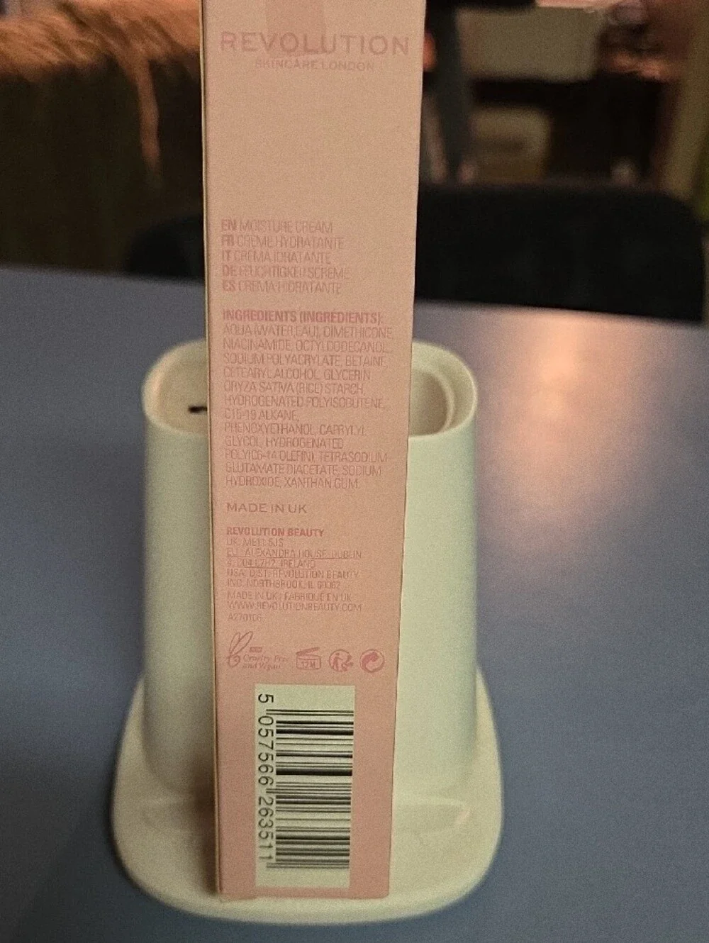 Revolution mattifying moisture